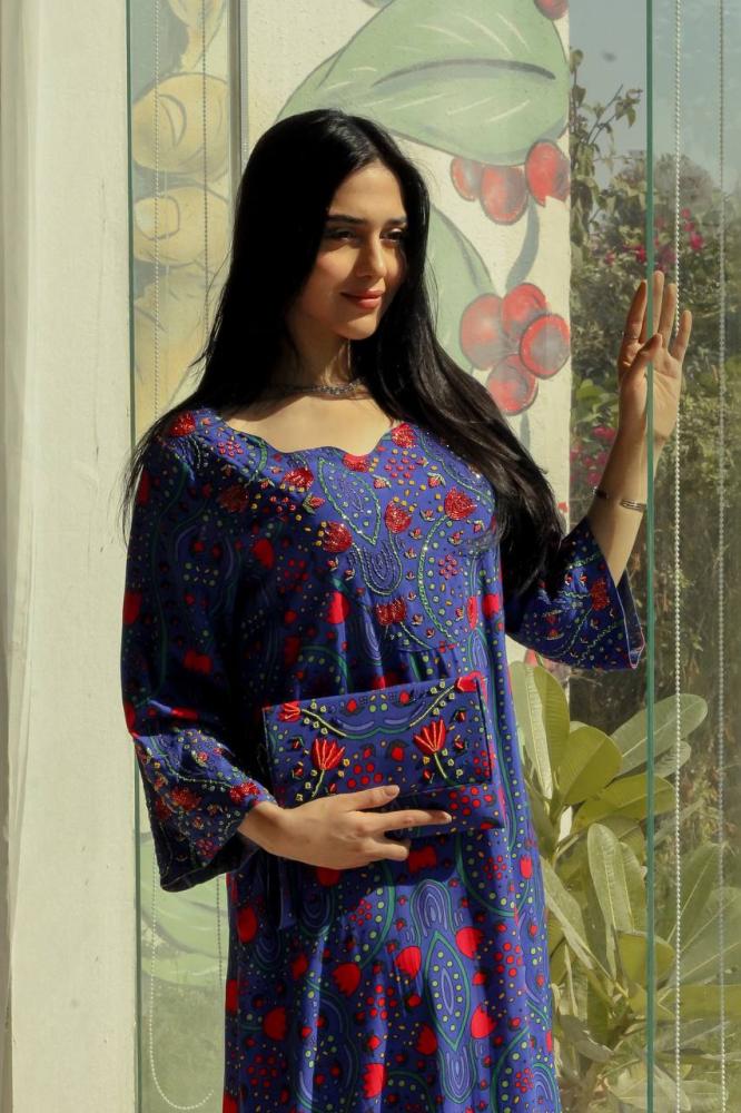 فستان نسائي مع حقيبة